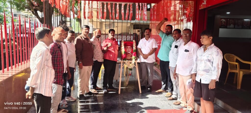 మహాత్మా జ్యోతిరావు పూలే చిత్రపటానికి నివాళులర్పించిన సిపిఐ రాష్ట్ర సహాయ కార్యదర్శి ఈటి నరసింహ